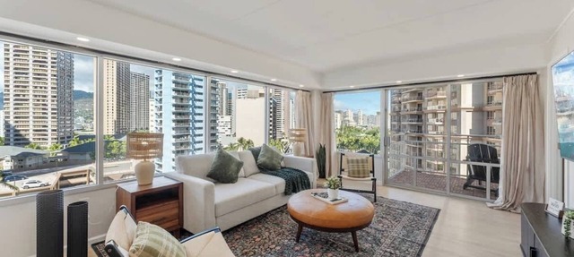 Fully Renovated Beautiful 2bdrm @ Ilikai
