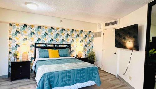 Funky Bright Downtown Condo