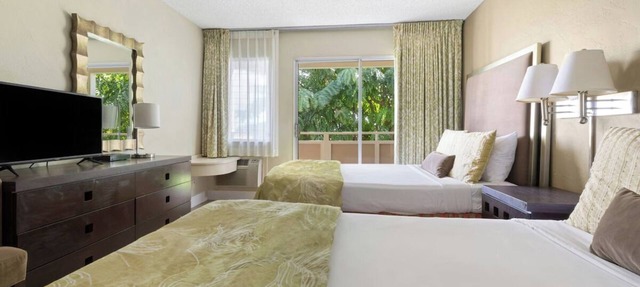 Garden Island Escape! Perfect Vacation | Onsite Pool + Hot Tub + Free Parking