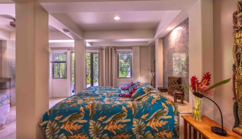 Gardenia Room on Tropical Lush Farm in Haiku, Maui