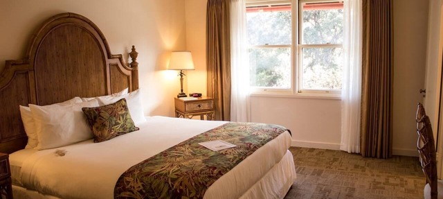 Get Ready for Blissful Getaway! Two Comfy Units for 4! Free Parking!
