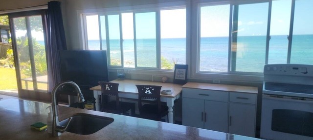 Gorgeous 2-Bedroom 2 Bath Unit on Estate with AC in charming Haleiwa