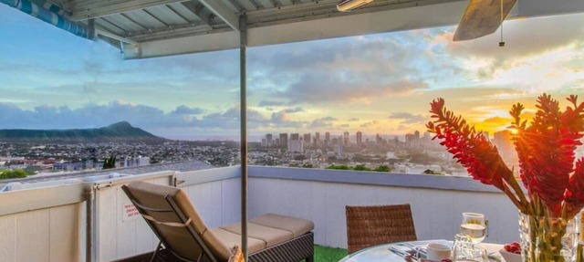 Hale Mahalo: 3BR Ocean View, Hot Tub & Minivan
