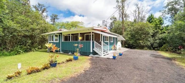 Hawaiian Forest Retreat - King Suites with Hot Tub and AC