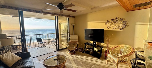 Hawaiian Princess Beachfront Condo at Makaha