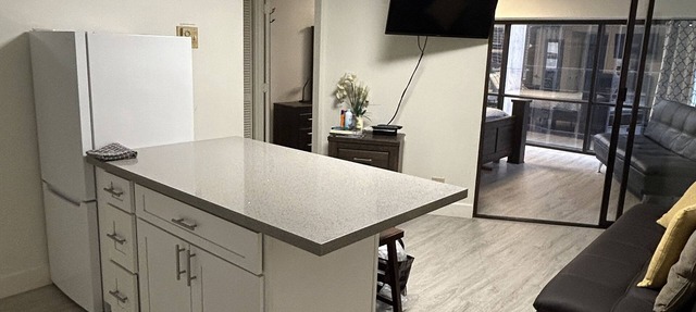 Heart of Downtown 1 bedroom 1 bath condo 1 reserved parking
