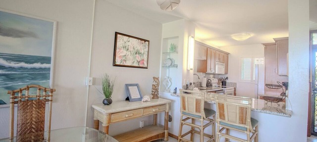 Hotel-zoned OCEAN FRONT GROUND FLOOR! Menehune Shores 121