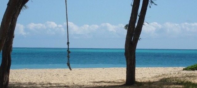 If You Like Crowds, Don't Stay Here !.Sleeps 2 - Walk to Beach!
