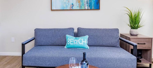 Ilikai Collection 6- Stylish 1BR- Mountain View- Beachfront Resort