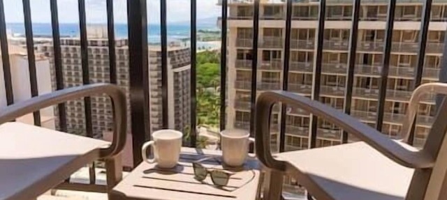 Imperial Hawaii Vacation Club Resort, Hot Tub!