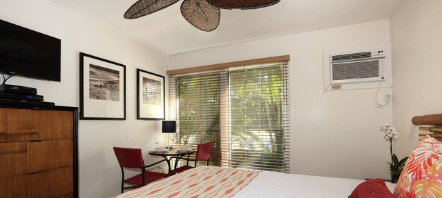 In the Heart of Lahaina w/ AC, Garden View, shared pools, Aina Nalu B105 Studio