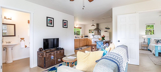 Jungle Bungalow - A lovely space to stay for island fun!