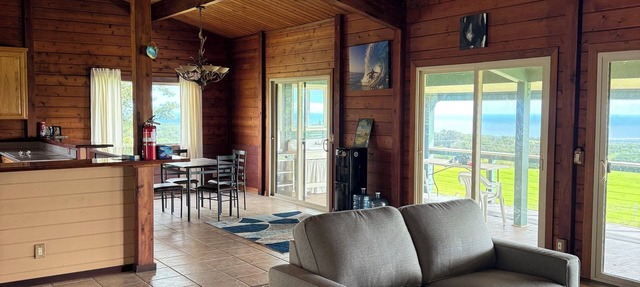 Just minutes from Green Sands Beach and Volcano!