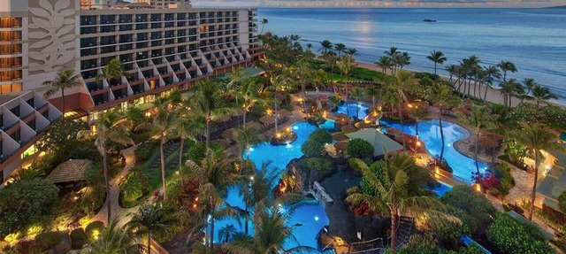Kaanapali Beach Maui 3-bedroom condo, ocean front walk out Lanai. 4 large pools
