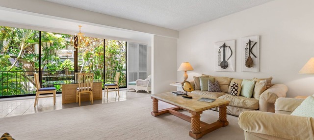 Kahala Beach Villa: Condo w/Tropical Garden Views & Beach Access
