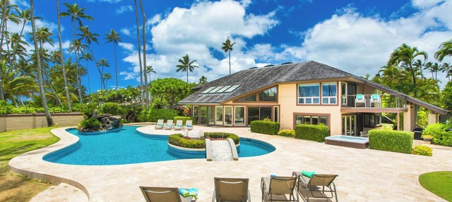 Kahala Beachfront Estate Home with 2 Pools, Hot Tub and Tennis Court