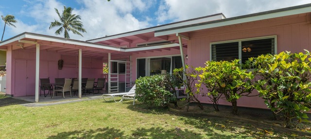 Kailua Beach "The Pink House" 100 Yards from Ocean