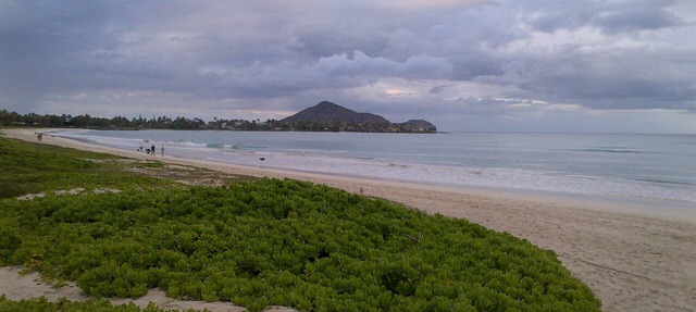 Kailua Beachside, 2 Houses off beach, 2bed/2bath, Sleeps 8, Ocean & Mtn Views