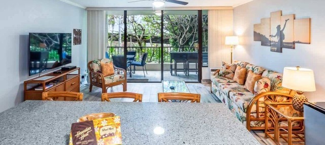 Kalanikai 118 – Highly Walkable!