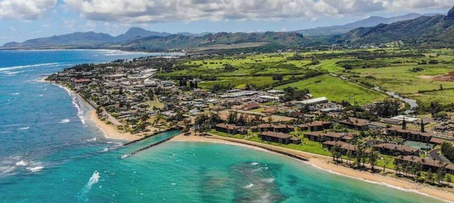 Kapaa Condo with Shared Pool Just Steps from the Beach