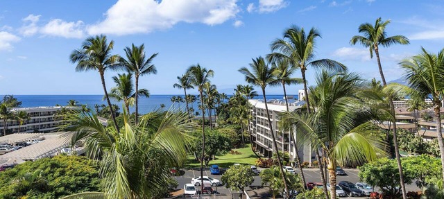 Kihei Akahi D-515: Newly Renovated Ocean View, No Carpet, 3 Zone Split AC, Wi-Fi