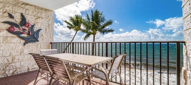 Kihei Beach #409 – Immersive Views and Tranquil Escape