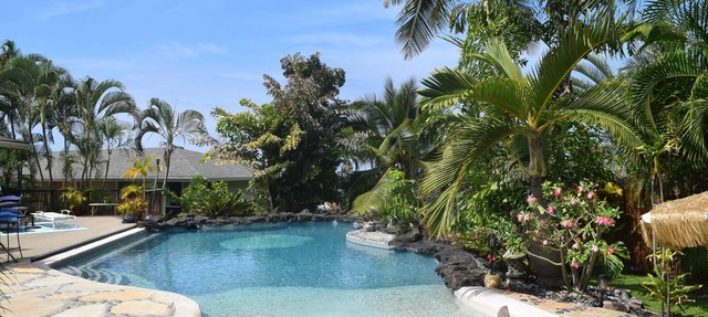 Kona Oasis: Private Backyard & Beach-Entry Pool