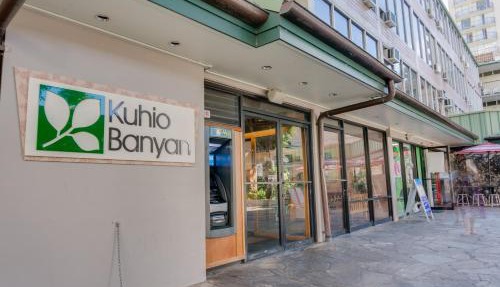 Kuhio Banyan Hotel (with Kitchenettes)