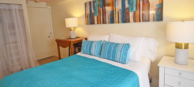 Kuhio Village 807 Newly Remodeled Waikiki Studio