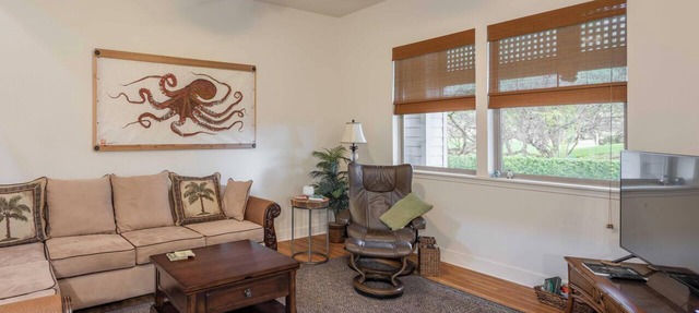 Kulalani 2BR Home with Calm Views & Local Art
