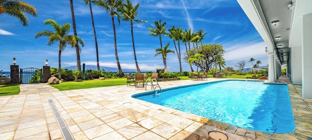 Lahaina Shores Front St Oceanfront Resort | Pool, Hot Tub, Beachfront, Sleeps 4
