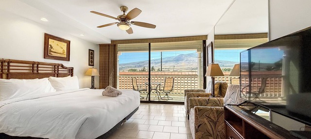 Lahaina Studio: Beachfront, Mountain View, Hot Tub