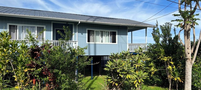 Land of Sunshine. Honokaa on the Hamakua Coast