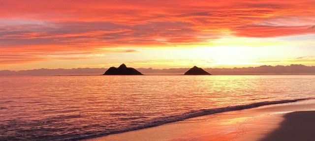 Lanikai Loop 3-bedroom 2-bath house, with lovely yard, a quiet relaxing getaway.