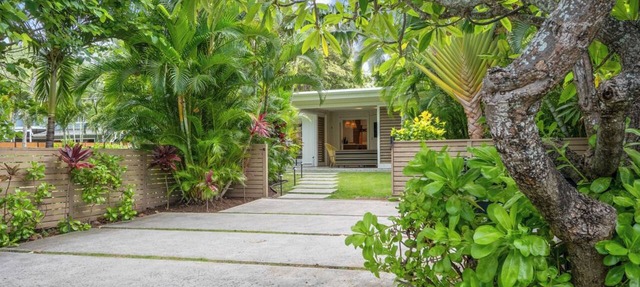 Lanikai Monthly Home, Private Guest Suite, 2 Parking, and Walk to Beach