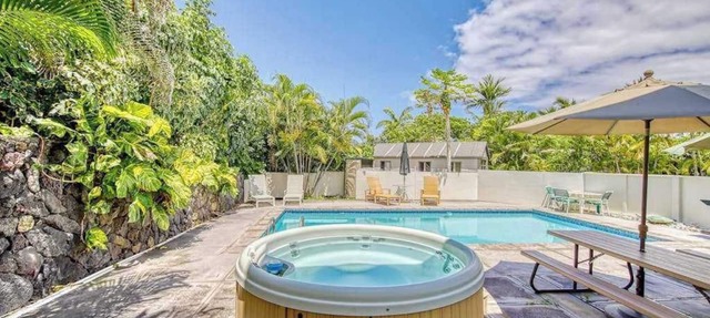 Large Kona Home with Private Pool, Hot Tub - Walk to Magic Sands