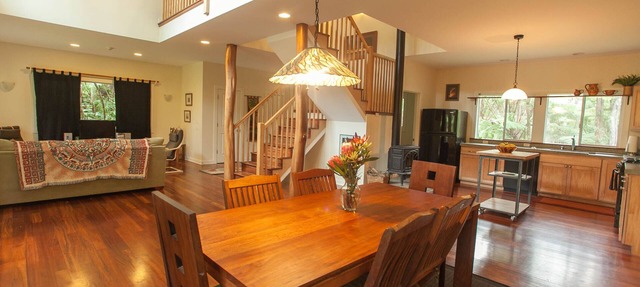 Lovely home with hot tub near Volcano National Park
