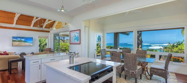 Luxury Beachfront Home in Haena