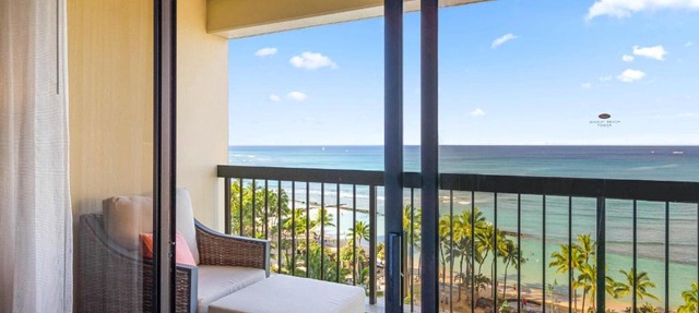 Luxury Oceanfront 2 Bedroom Apartment at Waikiki Beach Tower