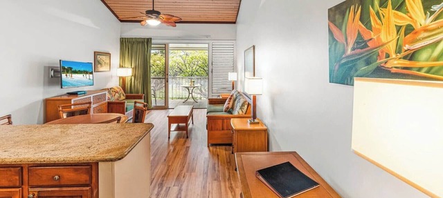 Maui Magic at Napili Bay, Spacious One-Bedroom Condo w/AC in Oceanfront Complex