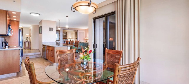 Maui Resort Rentals: Ka'anapali Ali'i 432 - Deluxe Oceanview Interior Courtyard