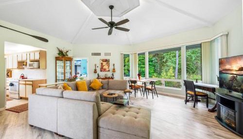 Mauna Loa Village Resort 2 King Suites w/Private Lanais. Shared Pool & Pickleball