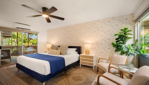 Modern studio, AC, king bed, private lanai