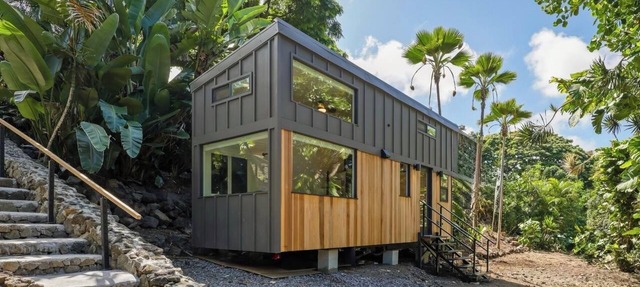 Modern Tiny House [ A/C and peekaboo oceanviews ]