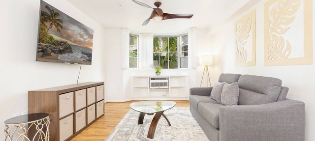Modern Waikiki 1BR Condo at The Cove w/Parking/Prime Location Near Beach
