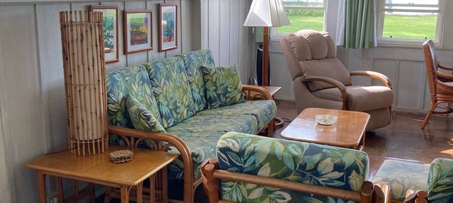 Mokuleia Classic Hawaiian-Style Beachhouse - Beautiful & Private Beachfront Home