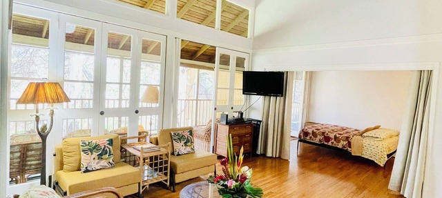 Molokai HideAway Hut: Snooze by seals + Wake to songbirds ~200 yds to the Ocean!