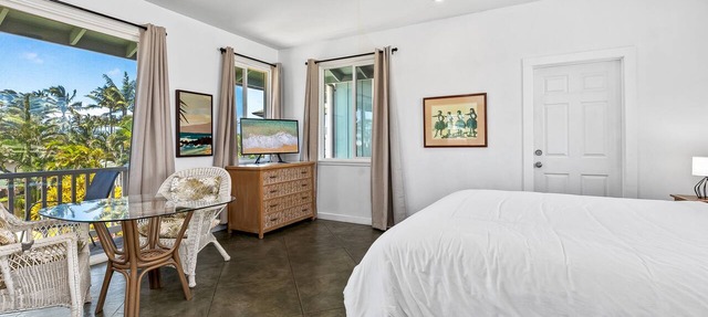 N. Shore Maui -Kuau Studio by the beach