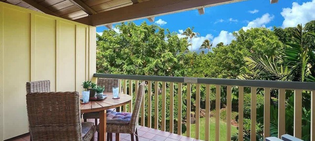 NEW A/C - Two Bedroom Sleep 6 with Pool steps to Ocean and Amazing Sunsets!