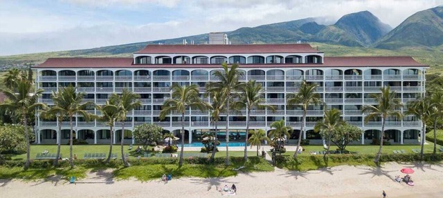 New Listing! Hotel Zone Lahaina Shores Premier Mtn view Studio on the Beach